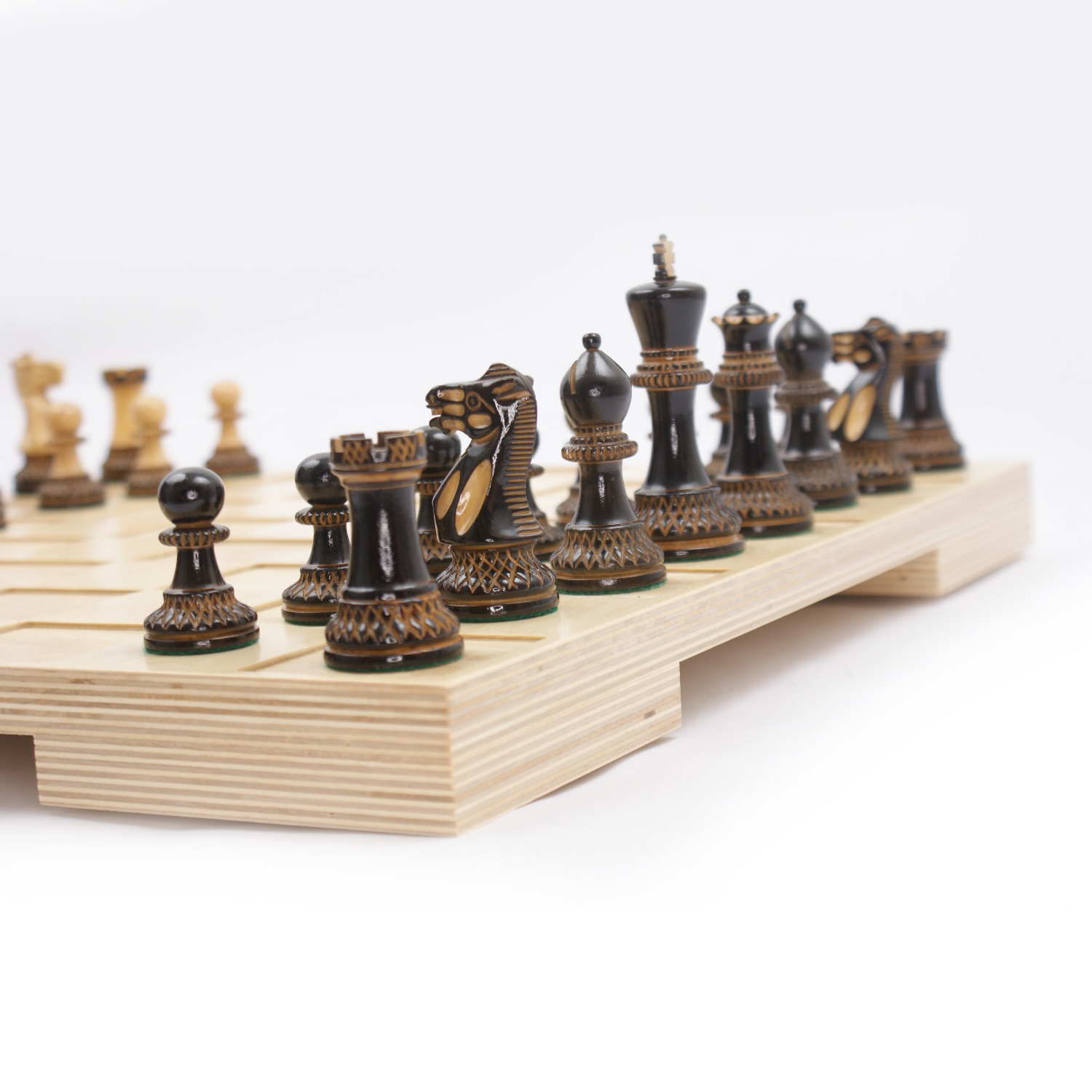 Parker Staunton Chess Set Burnt Boxwood Pieces with The Queen's