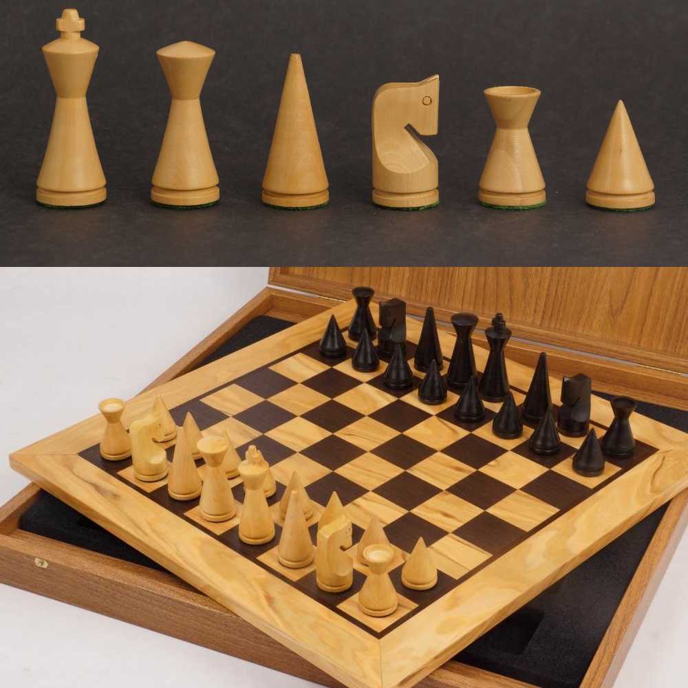 16 Stained Beech Staunton Analysis Chess Set with Storage Box