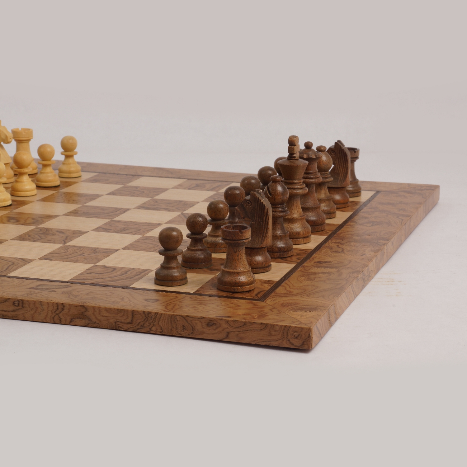 Barnes & Noble good Exclusive Special Deluxe Edition Chess. Brand New. Walnut & Burl